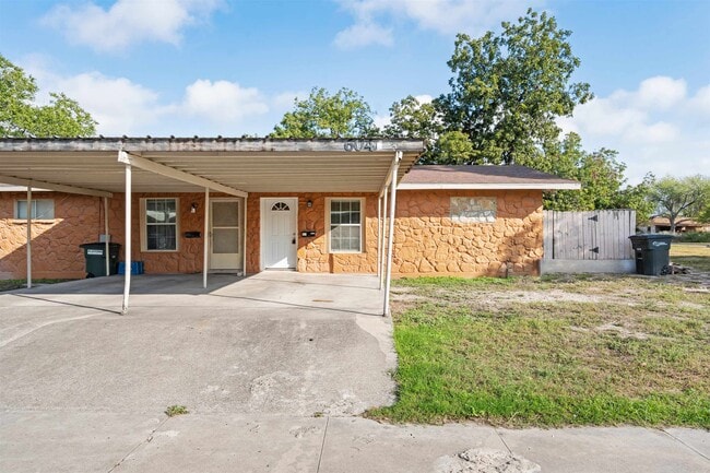 property at 604 E 2nd St