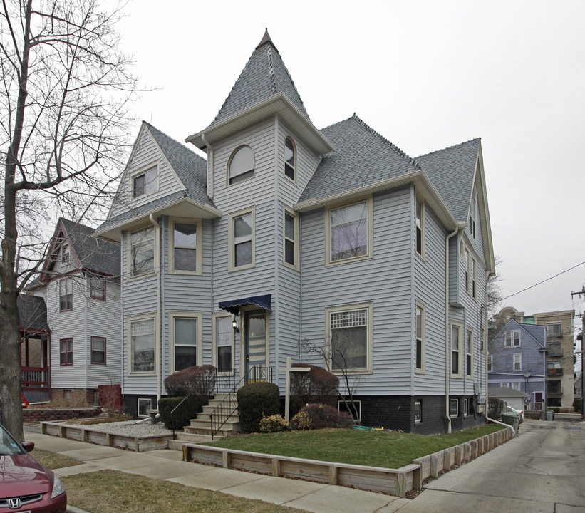 1714 E Irving Pl in Milwaukee, WI - Building Photo