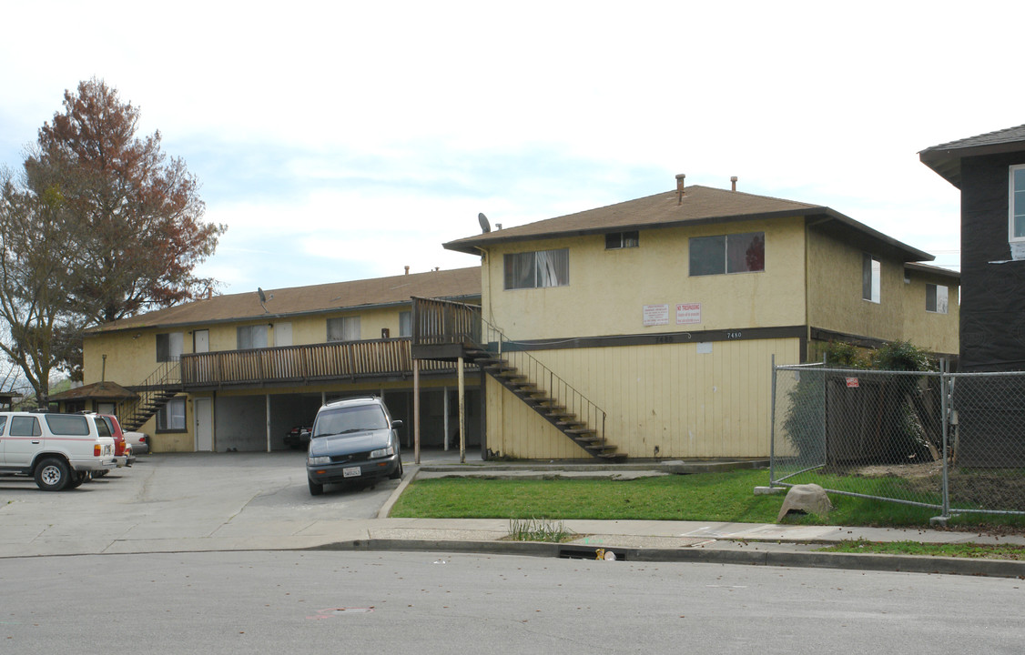 7480 Rogers Ln in Gilroy, CA - Building Photo