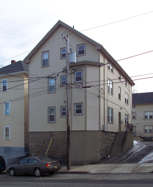 302-304 Broadway in Fall River, MA - Foto de edificio