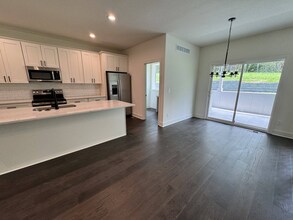 1617 SW Hedgewood Ln in Lee's Summit, MO - Building Photo - Building Photo