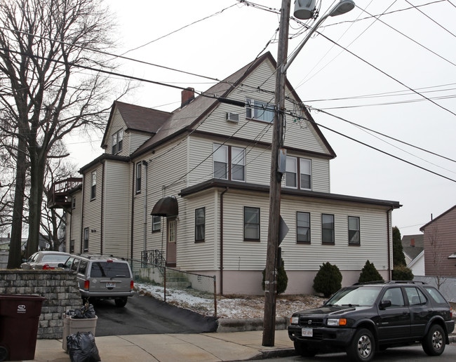 153 Linden St in Everett, MA - Foto de edificio - Building Photo