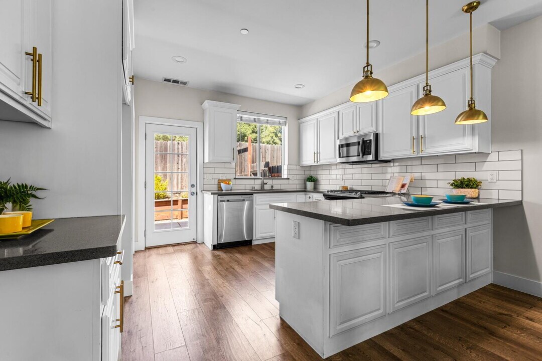 5965 Hilltop Dr in Carmichael, CA - Building Photo