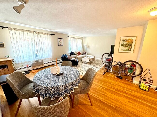 133 Beaconsfield Rd, Unit 33 in Brookline, MA - Building Photo - Building Photo