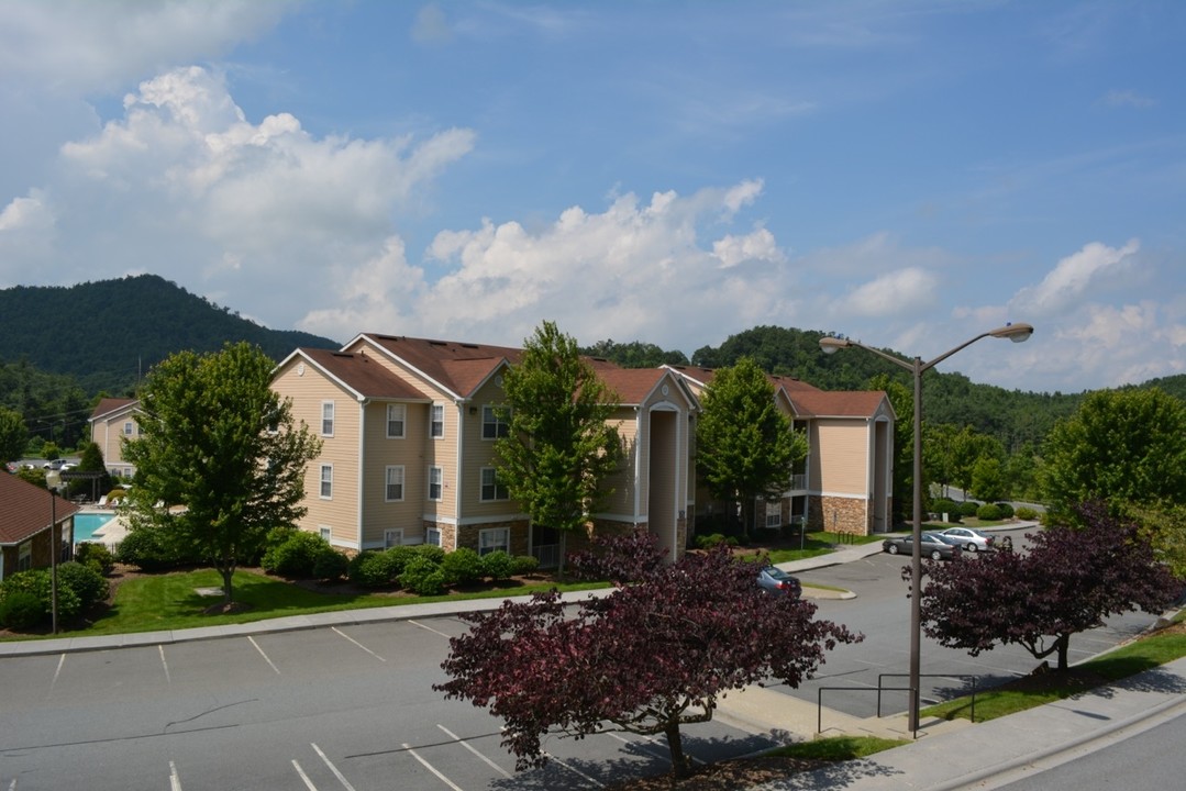 University Highlands Student Apartments in Boone, NC - Building Photo