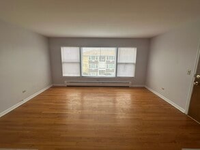 6801 W Montrose Ave in Harwood Heights, IL - Building Photo - Building Photo