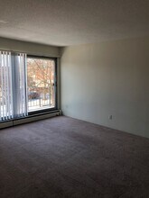 2655 Colfax Ave S in Minneapolis, MN - Building Photo - Interior Photo