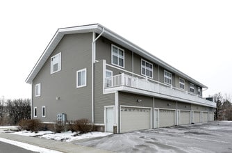 24-46 97th Ave NW in Coon Rapids, MN - Foto de edificio - Building Photo