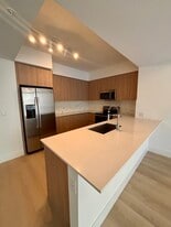 2512 NE 181st St, Unit B2 in North Miami Beach, FL - Building Photo
