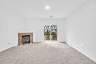 19864 SW Monson St in Beaverton, OR - Foto de edificio - Building Photo