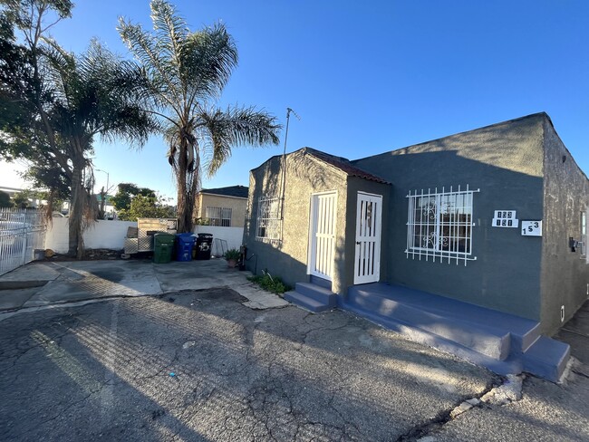 151 W Imperial Hwy in Los Angeles, CA - Building Photo - Building Photo