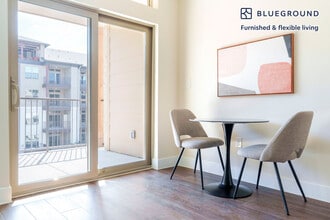 1501 W Howard Ln in Austin, TX - Foto de edificio - Building Photo