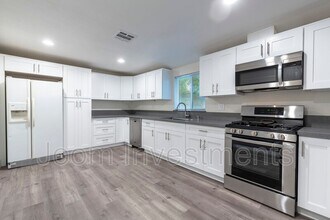 912 N Stoneman Ave in Alhambra, CA - Building Photo - Building Photo