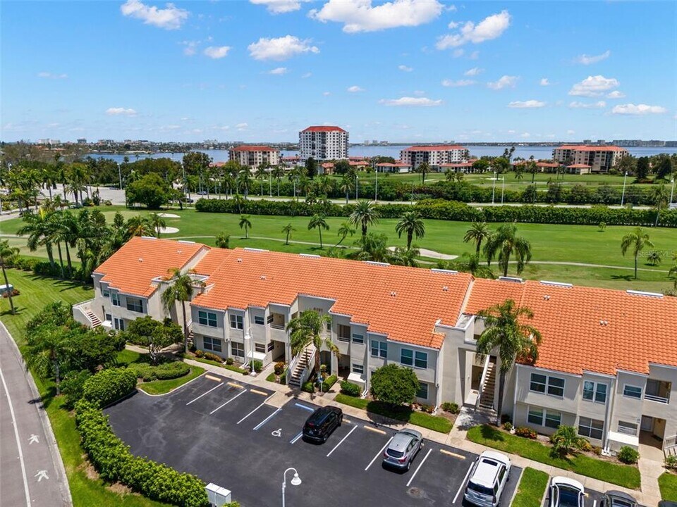 6191 Bahia Del Mar Blvd S in St. Petersburg, FL - Building Photo