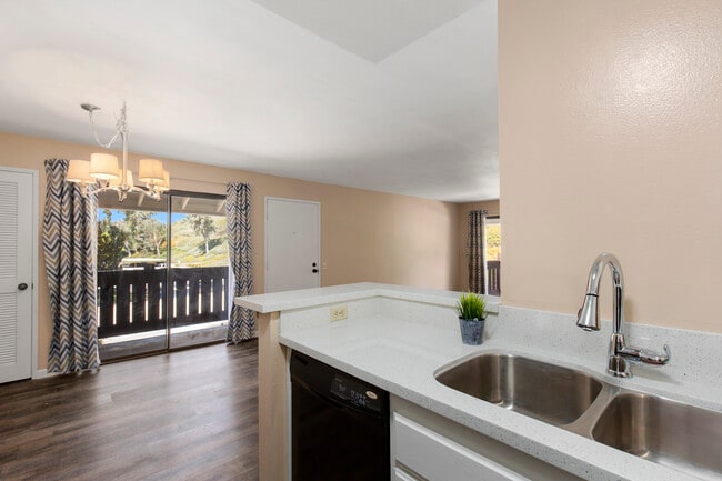 19104 Alamo Ln, Unit 172 in Yorba Linda, CA - Foto de edificio - Building Photo