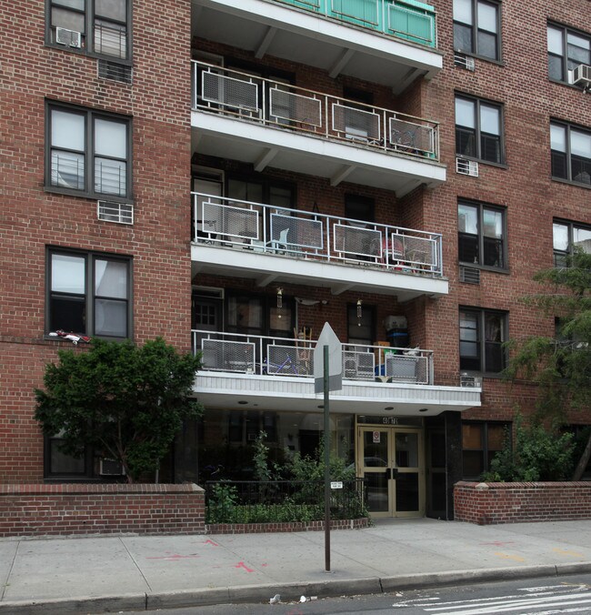 40-70 Hampton St in Elmhurst, NY - Foto de edificio - Building Photo