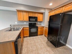 264 N Hedge Ln in Olathe, KS - Building Photo - Building Photo