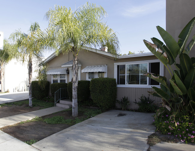 1214 S Escondido Blvd in Escondido, CA - Building Photo - Building Photo