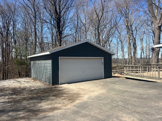 4503 Lakeland Dr in Nashotah, WI - Building Photo - Building Photo