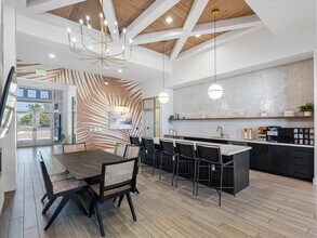 V2 Apartments in Ft. Myers, FL - Building Photo - Building Photo