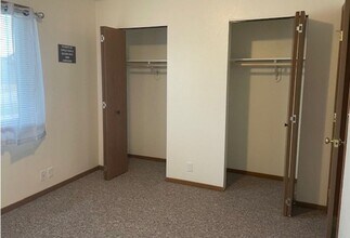 505 E 4th St in Huxley, IA - Building Photo - Building Photo