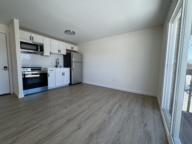 4 Twining St in Plainville, CT - Building Photo - Building Photo