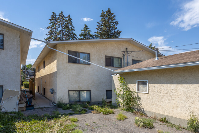 2814 40 St SW in Calgary, AB - Building Photo - Building Photo