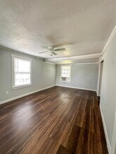 221 2nd St N-Unit -2 in Texas City, TX - Foto de edificio - Building Photo