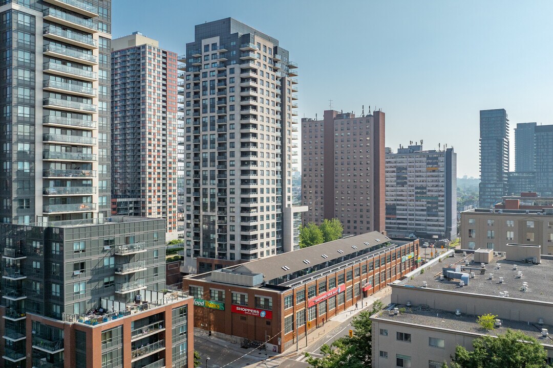 Fuse Condominiums Phase 1 in Toronto, ON - Building Photo