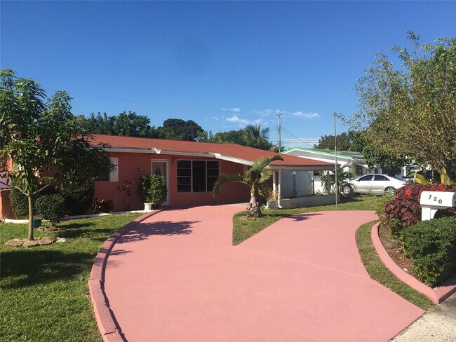 720 N 66 Terrace in Hollywood, FL - Building Photo - Building Photo