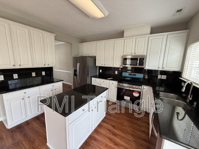 281 Joshua Glen Ln in Cary, NC - Building Photo - Building Photo