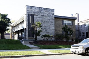 5019 W Jackson Blvd in Chicago, IL - Building Photo