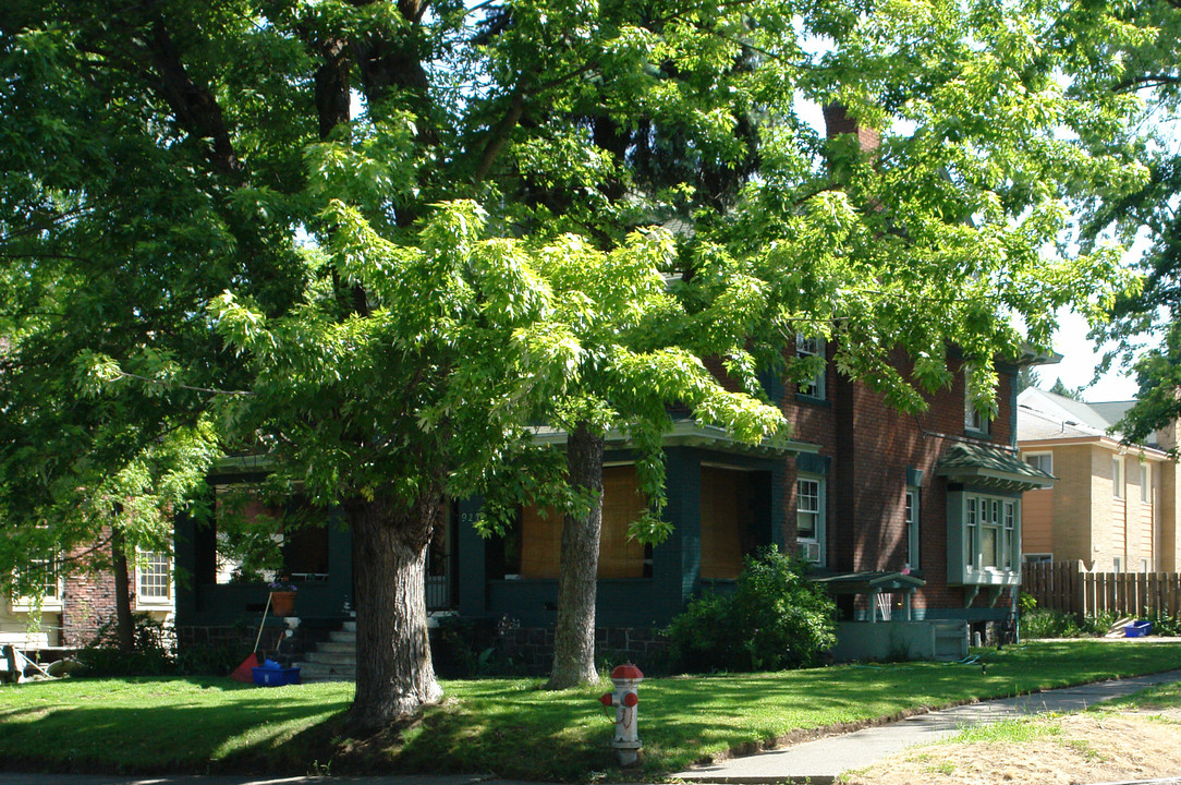 927 S Adams St in Spokane, WA - Foto de edificio