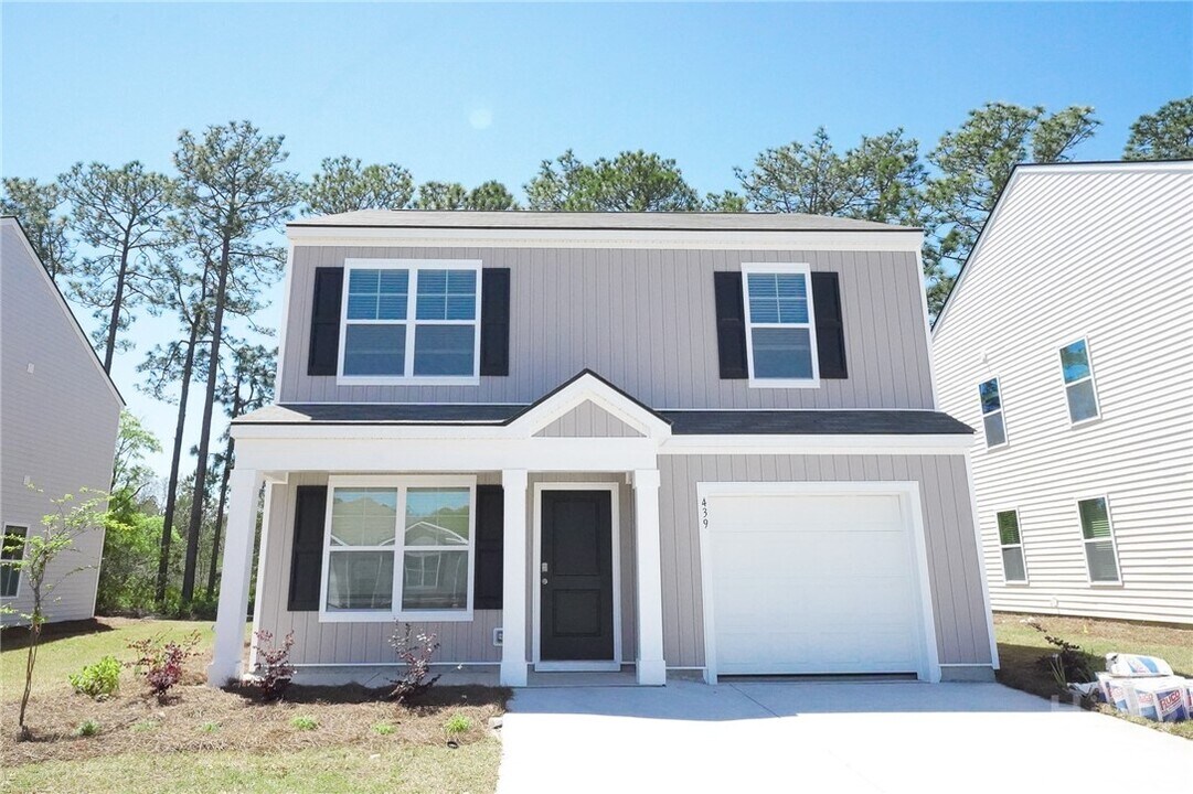 439 Coconut Dr in Bloomingdale, GA - Building Photo