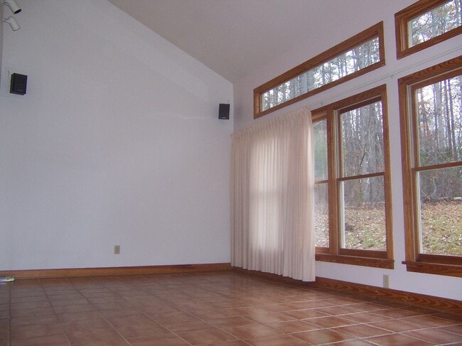 718 Whitney Ln in Chapel Hill, NC - Building Photo - Building Photo