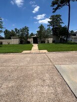 6006 Bermuda Dunes Dr in Houston, TX - Building Photo