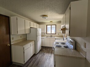 906 N 4th St in Klamath Falls, OR - Building Photo - Building Photo