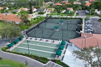 221 Fox Glen Dr in Naples, FL - Building Photo - Building Photo