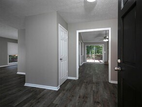 581 Autumn Ln in Marietta, GA - Building Photo - Building Photo
