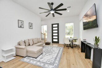 7129 Sidney St in Houston, TX - Building Photo - Building Photo