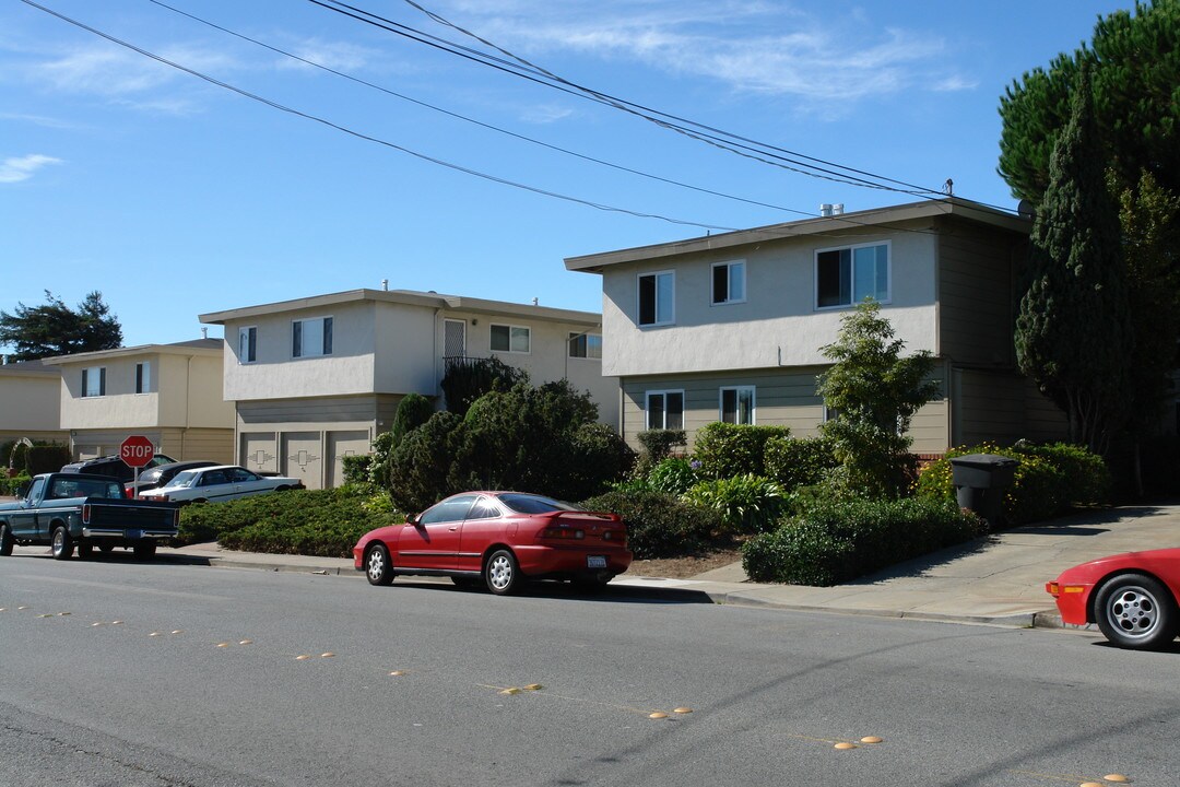 1019 Magnolia Ave in Millbrae, CA - Building Photo