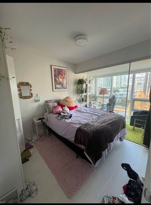 180 2nd Av E in Vancouver, BC - Building Photo