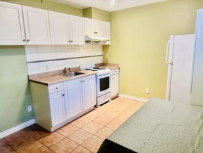 3935 Southwood St in Burnaby, BC - Building Photo - Building Photo