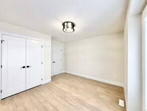 4 BED - 3.5 BATH - LONDON - FULL HOUSE in London, ON - Building Photo - Building Photo