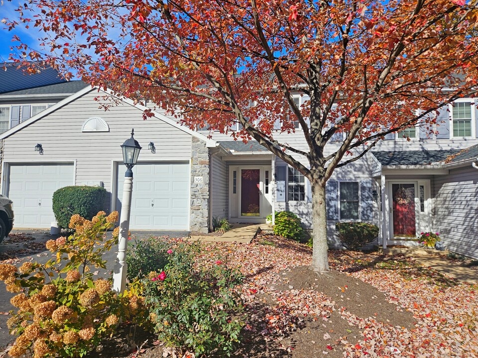 306 Treetops Ct in Lancaster, PA - Building Photo