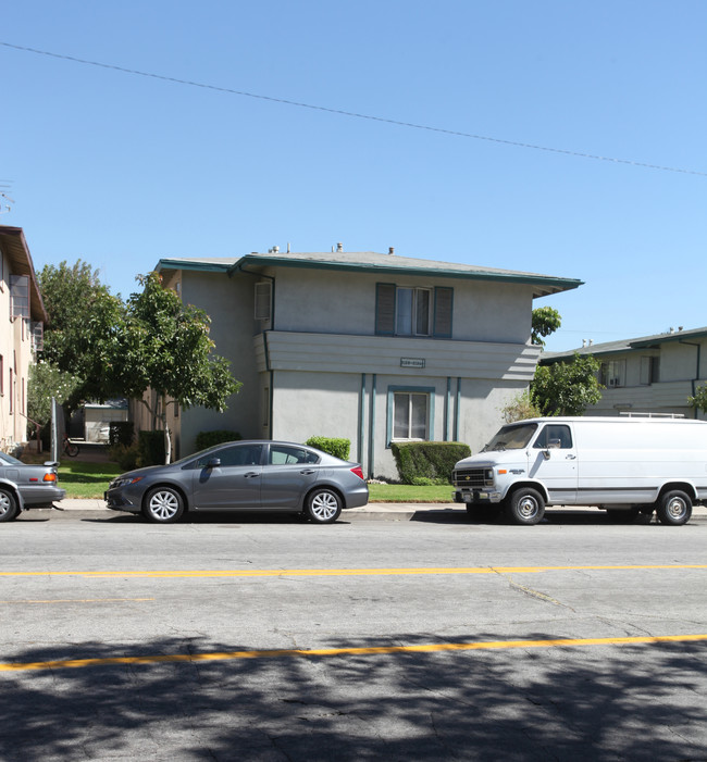 2134 N Lincoln St in Burbank, CA - Building Photo - Building Photo