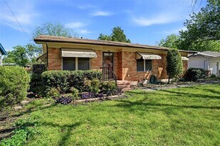 900 Emery St in Denton, TX - Building Photo