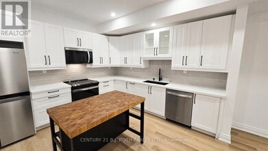 42 Calverley St in Orillia, ON - Building Photo - Building Photo