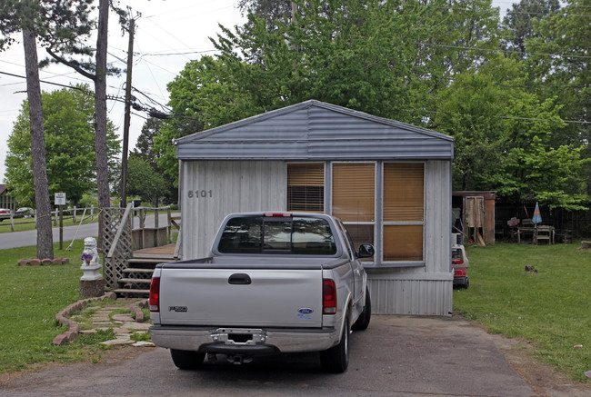 Madison Place in Knoxville, TN - Building Photo - Building Photo