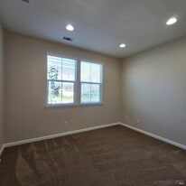 1311 Valley Glen Dr in Dixon, CA - Building Photo